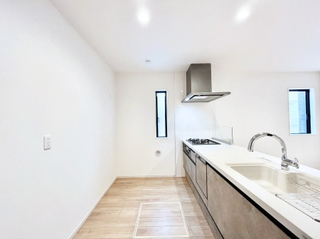 �L�b�`���@�u�₩�ȕ����ʂ蔲����L�b�`���B��������̂Ŗ��邭���C�ɂ��𗧂��܂��B