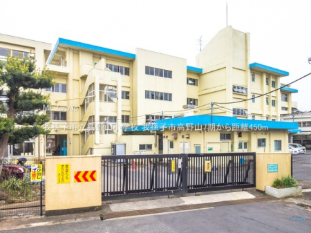 ���ӊ��@���w�Z 450m �䑷�q�s������R���w�Z