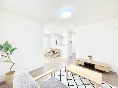 ���r���O�@���邢�z���������A�����̕��͋C�ɖ�������郊�r���O�E�_�C�j���O�B 