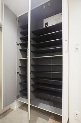 ���̑����ρ@�����Ղ���[�ł���V���[�Y�{�b�N�X�ŉƑ��S���̌C���A���ւ�������B  