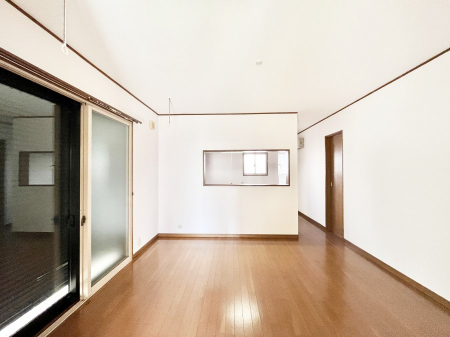 ���r���O�@���� �Ƒ��c���̎��Ԃ����������Ȃ��났�̃��r���O�_�C�j���O�B   