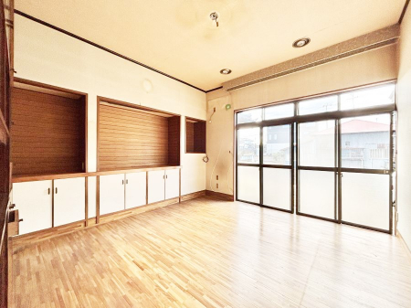 ���r���O�@�傫�ȑ����炽���Ղ�̗z���ƕ����������郊�r���O