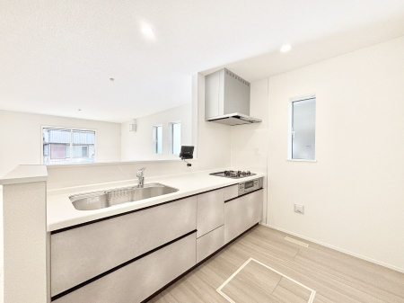 �L�b�`���@�u�₩�ȕ����ʂ蔲����L�b�`���B��������̂Ŗ��邭���C�ɂ��𗧂��܂��B