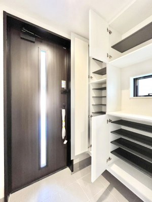 ���̑����ρ@�����Ղ���[�ł���V���[�Y�{�b�N�X�ŉƑ��S���̌C���A���ւ�������B  