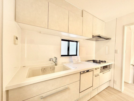 �L�b�`���@�u�₩�ȕ����ʂ蔲����L�b�`���B��������̂Ŗ��邭���C�ɂ��𗧂��܂��B