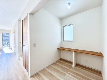 ���̑����ρ@���r���O�J�E���^�[�B�����[�g���[�N�₨�q�l�̕׋����ȂǁA��ƃX�y�[�X�ɂ������߂ł��B