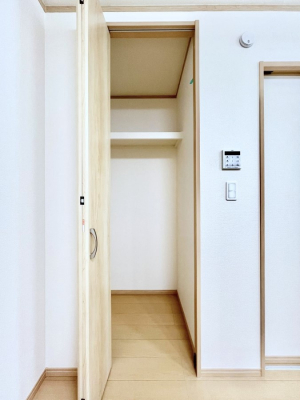 ���̑����ρ@�L�b�`���ɂ̓p���g���[�I�H�ނ̃X�g�b�N�͂������A���p�i�̎��[�Ȃǎg�����͂��낢��I