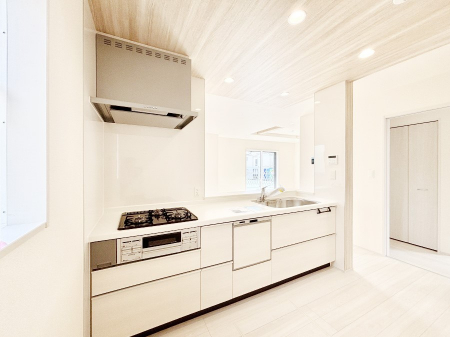 �L�b�`���@���Ƒ��̉�b�e�ޑΖʃL�b�`���B���������̃p�p�}�}�����Ƒ��Ɖ߂������Ԃ����������I