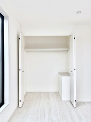 ���[�@�m���̃N���[�[�b�g�B���s��������̂Ō���̈ߗނ�����������܂�܂��B