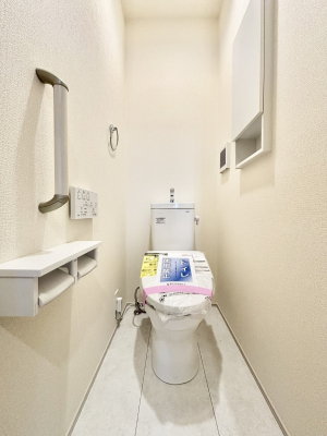 �g�C���@�g�C����1�K��2�K���ꂼ��ɔz�u����Ă��ĂƂĂ��֗��ł��B 