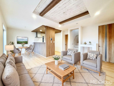 ���r���O�@�Ƒ��̘a�₩�ȉ�b���������Ă������B�J�����̂��郊�r���O�ł��B���Ƌ��CG�ł�  