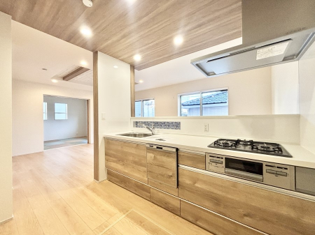 �L�b�`���@���������Ȃ���ł����Ƒ��Ƃ̉�b���y���߂�ΖʃL�b�`��