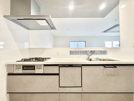 �L�b�`���@���r���O�����n����l�C�̃J�E���^�[�L�b�`���B �Ƒ��������Ȃ���Ǝ������邱�Ƃ��ł��܂��B