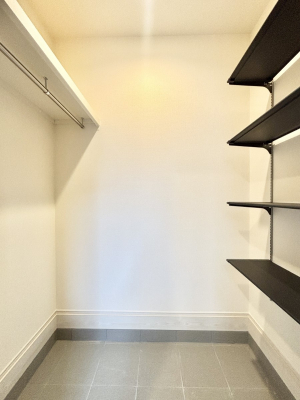 ���[�@���I�E�n���K�[�|�[���t���̓y�Ԏ��[�B�J���x�r�[�J�[�Ȃǂ�u���܂��B  