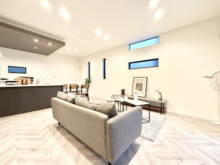 ���r���O�@�������������͋C�̂k�c�j�͉Ƒ��݂�Ȃ̉��K���