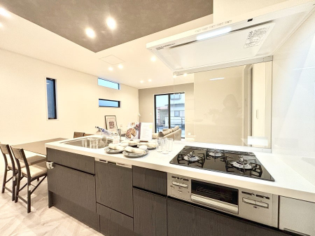 �L�b�`���@���������Ȃ���ł����Ƒ��Ƃ̉�b���y���߂�ΖʃL�b�`��