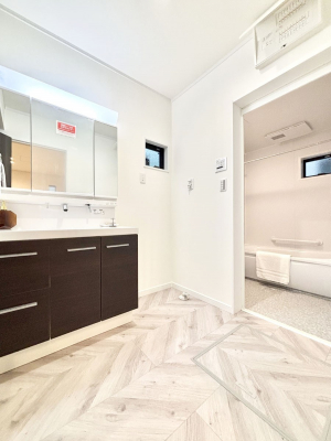 ���̑��@�������̂�����K��Ԃł��B�����̐g�x�x���C�����ǂ����g�������܂��B 