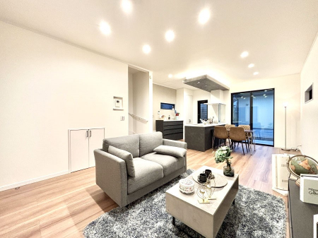 ���r���O�@�傫�ȑ����炽���Ղ�̗z���ƕ����������郊�r���O