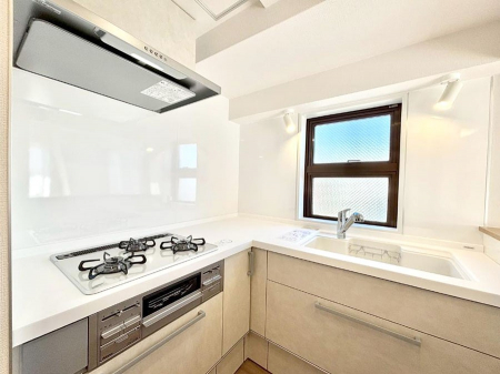 �L�b�`���@�������̂������ŉƑ��̏Ί炪�L����܂��I