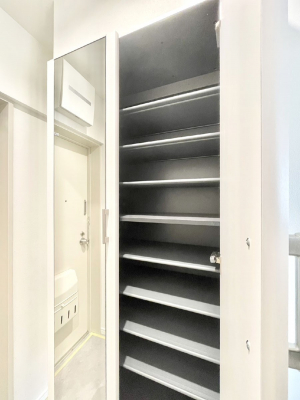 ���̑����ρ@�����Ղ���[�ł���V���[�Y�{�b�N�X�ŉƑ��S���̌C���A���ւ�������B  