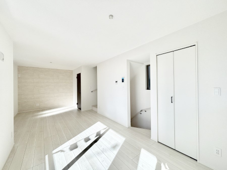 ���̑����ρ@�Ƒ��̏Ί炪���R�Ɛ��܂�Ă���A����ȕ��͋C�̃_�C�j���O�Ɏd�オ���Ă��܂��B