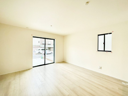 ���̑����ρ@�Ƒ��̏Ί炪���R�Ɛ��܂�Ă���A����ȕ��͋C�̃_�C�j���O�Ɏd�オ���Ă��܂��B