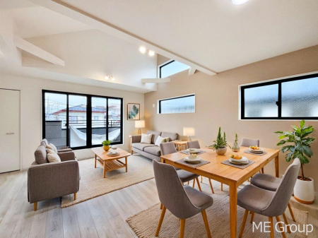 ���r���O�@���r���O�㕔�ɂ͐������̗p�I�J�������郊�r���O�ł��@���Ƌ��CG�ł�