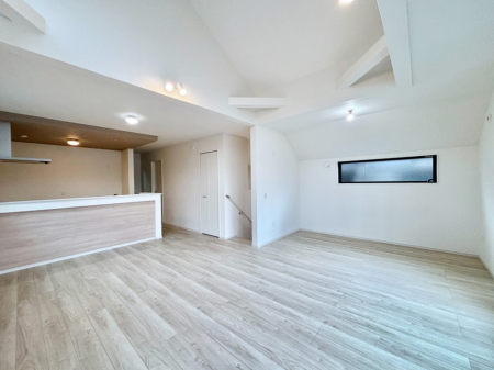 ���̑����ρ@���K�ȏ��g�[�t���̍L�X���r���O�B�Ƒ������R�ƏW�܂�e���̃X�y�[�X�ɂȂ肻���B