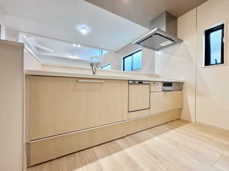 �L�b�`���@�u�₩�ȕ����ʂ蔲����L�b�`���B��������̂Ŗ��邭���C�ɂ��𗧂��܂��B