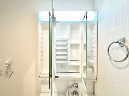 ���̑����ρ@�O�ʋ��̗��ɁA���ϕi��q���p�i�Ȃǂ����[�\�B���ʑ����������ƕۂ��܂��I