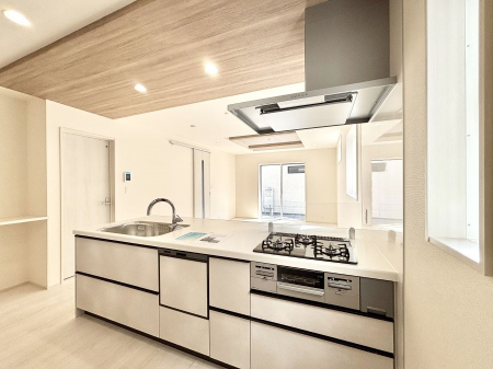 �L�b�`���@�u�₩�ȕ����ʂ蔲����L�b�`���B��������̂Ŗ��邭���C�ɂ��𗧂��܂��B