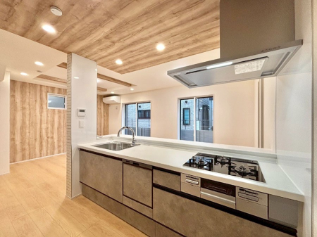 �L�b�`���@���������Ȃ���ł����Ƒ��Ƃ̉�b���y���߂�ΖʃL�b�`��