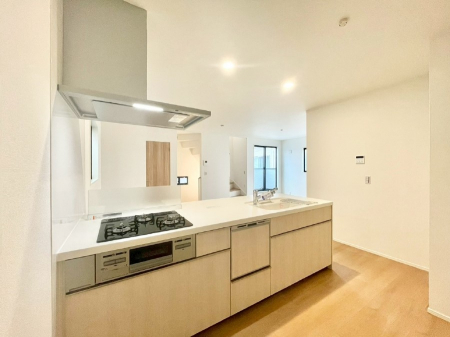 �L�b�`���@���������Ȃ���ł����Ƒ��Ƃ̉�b���y���߂�ΖʃL�b�`��