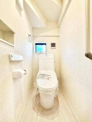 �g�C���@�g�C����1�K��2�K���ꂼ��ɔz�u����Ă��ĂƂĂ��֗��ł��B 