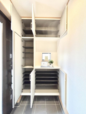 ���̑����ρ@�����Ղ���[�ł���V���[�Y�{�b�N�X�ŉƑ��S���̌C���A���ւ�������B  