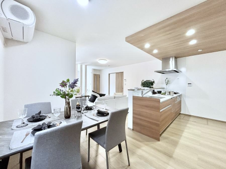 ���̑����ρ@�Ƒ��̏Ί炪���R�Ɛ��܂�Ă���A����ȕ��͋C�̃_�C�j���O�Ɏd�オ���Ă��܂��B