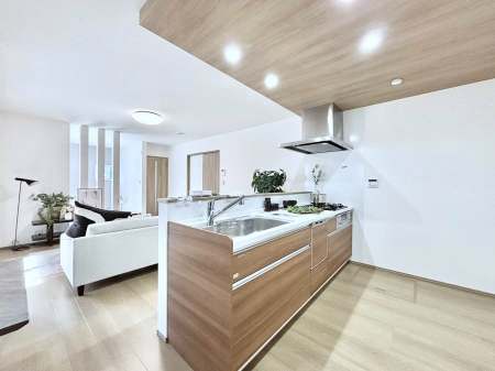 �L�b�`���@���r���O�ŗV�Ԃ��q�l�������Ȃ��炨�������ł���ΖʃL�b�`���B  