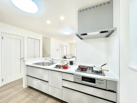 �L�b�`���@�J�E���^�[�z���ɂ��b�������Ȃ��疈���̂������������Ɗy����