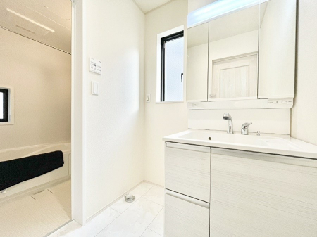 ���̑��@���ʏ��͂�Ƃ�̂���X�y�[�X�ŁA�g�x�x�������̃X�L���P�A���S�ɗ]�T�������Ăł������ł��B