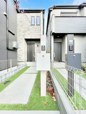 ���̑��@�\�D�E�C���^�[�z���E�|�X�g���ЂƂɏW��B�G���g�����X�ɂȂ��ރV���v���f�U�C���B