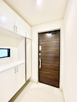 ���ց@���ʔ��͂��Ƒ��̎ʐ^��G�߂̃C���e���A�ŏ���I�Ƃ��ĉ��o�ł��܂�