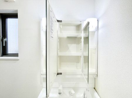 ���̑����ρ@�O�ʋ��̗��ɁA���ϕi��q���p�i�Ȃǂ����[�\�B���ʑ����������ƕۂ��܂��I