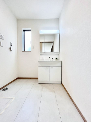 ���ʑ�E���ʏ��@��Ƃ�̐��ʃX�y�[�X�Œ��̐g�x�x���X���[�Y��