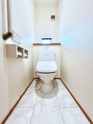 �g�C���@�g�C����1�K��2�K���ꂼ��ɔz�u����Ă��ĂƂĂ��֗��ł��B 