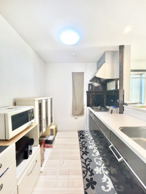 �L�b�`���@���������Ȃ���ł����Ƒ��Ƃ̉�b���y���߂�ΖʃL�b�`��