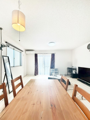 ���r���O�@���邢�z���������A�����̕��͋C�ɖ�������郊�r���O�E�_�C�j���O�B 