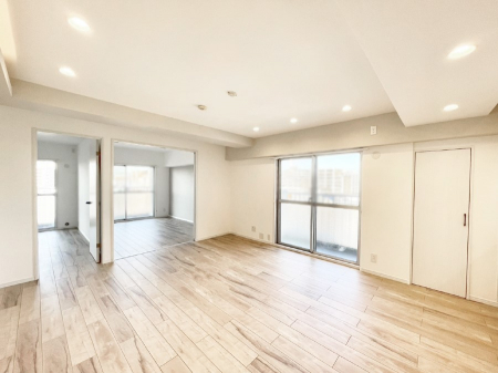 ���r���O�@�傫�ȑ����炽���Ղ�̗z���ƕ����������郊�r���O