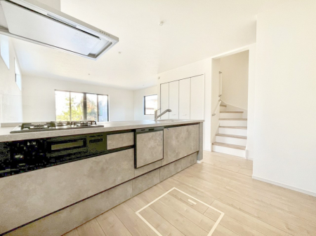 �L�b�`���@���r���O�ŗV�Ԃ��q�l�������Ȃ��炨�������ł���ΖʃL�b�`��