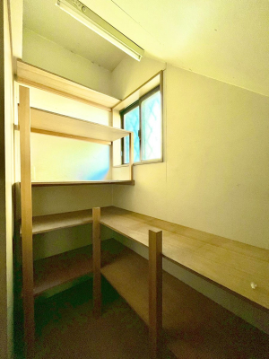 ���̑����ρ@���p�i�̃X�g�b�N�␅�Ȃǂ̔��~�Ɏg����K�i�����[�B