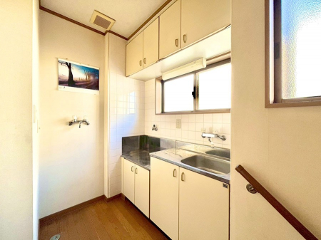 �L�b�`���@�u�₩�ȕ����ʂ蔲����L�b�`���B��������̂Ŗ��邭���C�ɂ��𗧂��܂��B